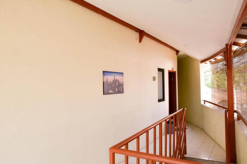 Reddoorz Plus Near Ciputra World Kuningan 2 7/50