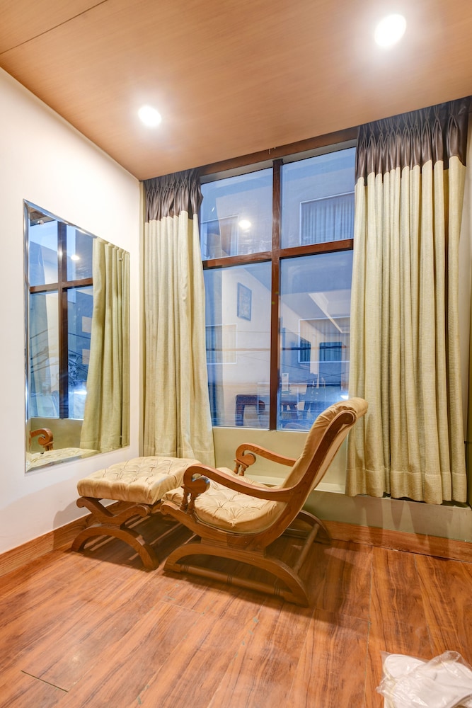 Airport Hotel Grand Delhi 25/52