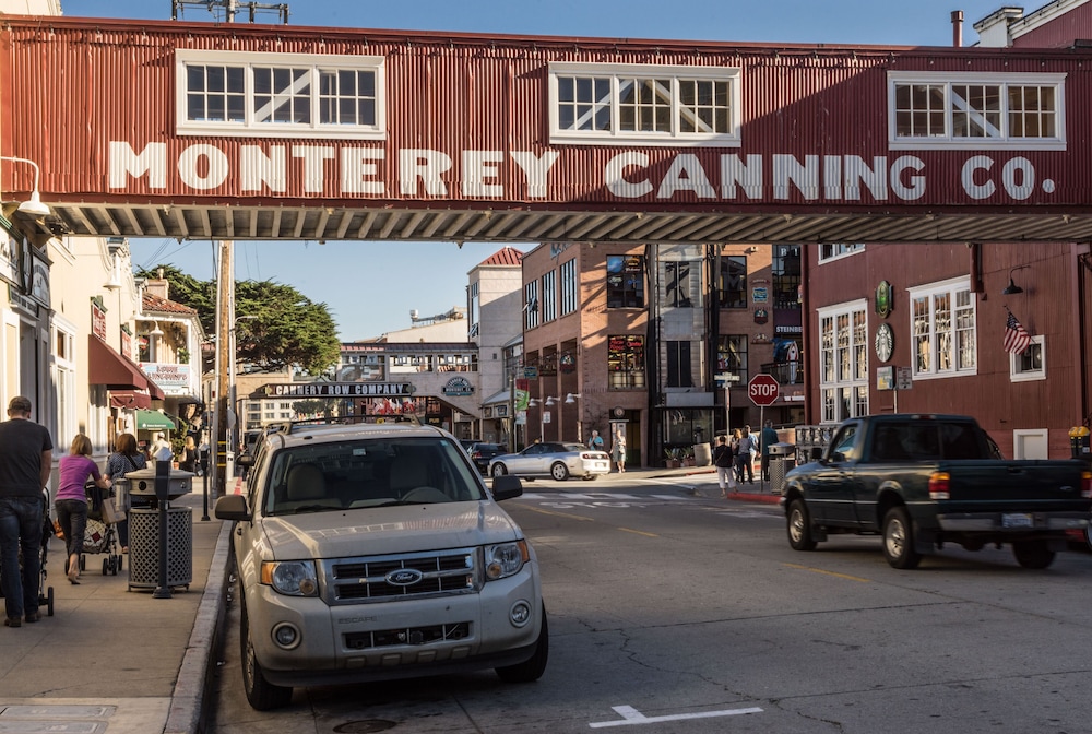 Monterey Hotel 59/68