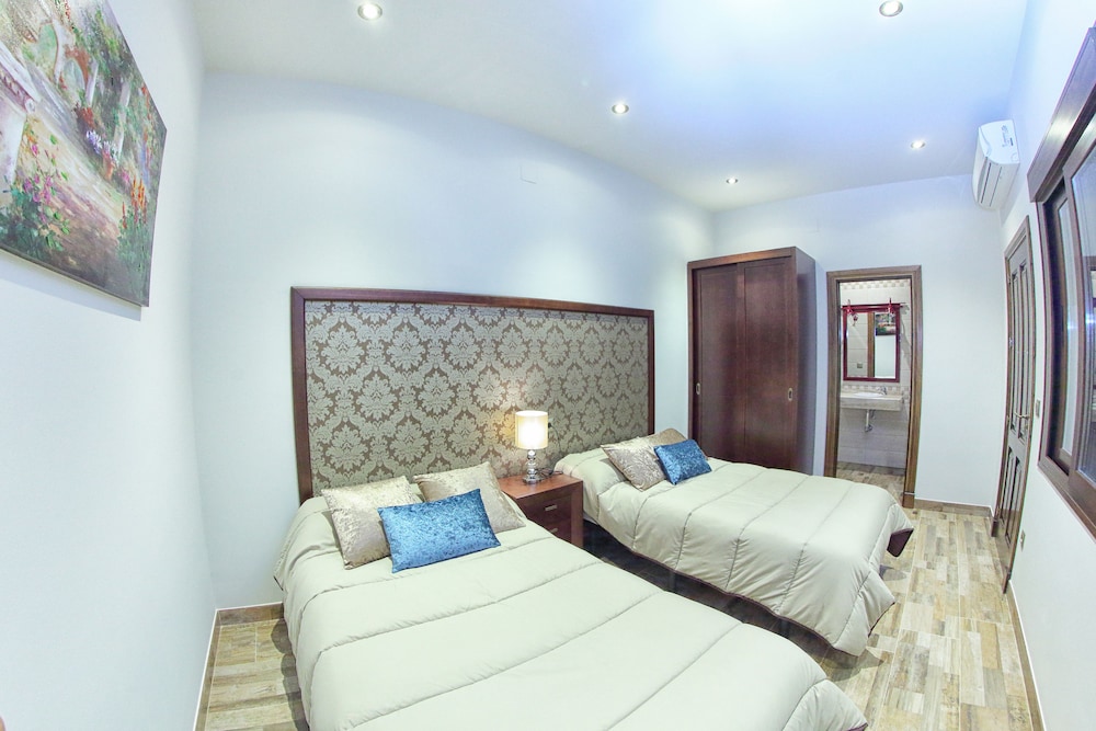 HOSTAL GARLU 12/41