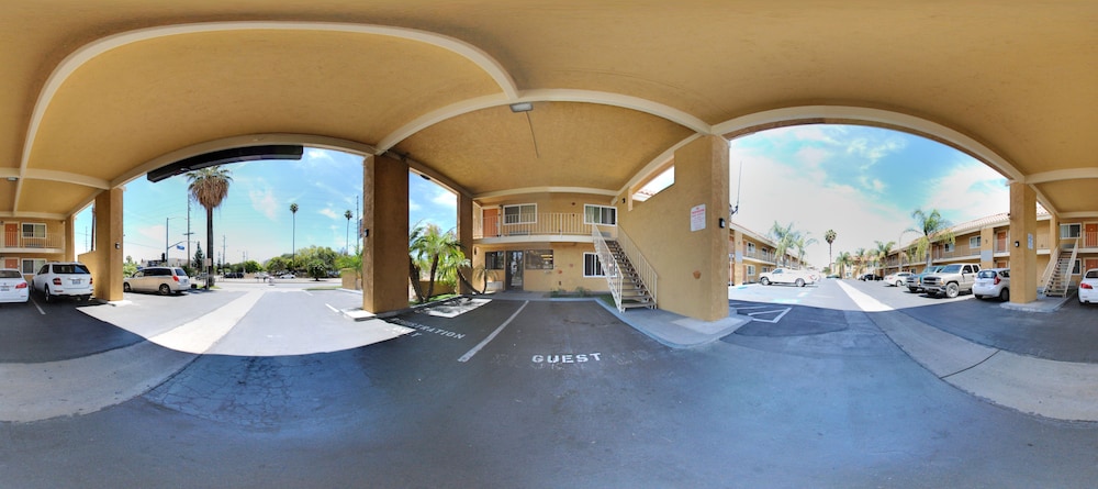 Riverside Inn & Suites 37/56