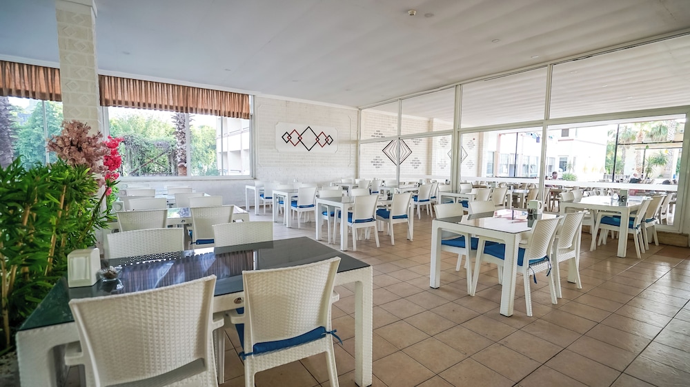 LARISSA PARK HOTEL KEMER 36/56