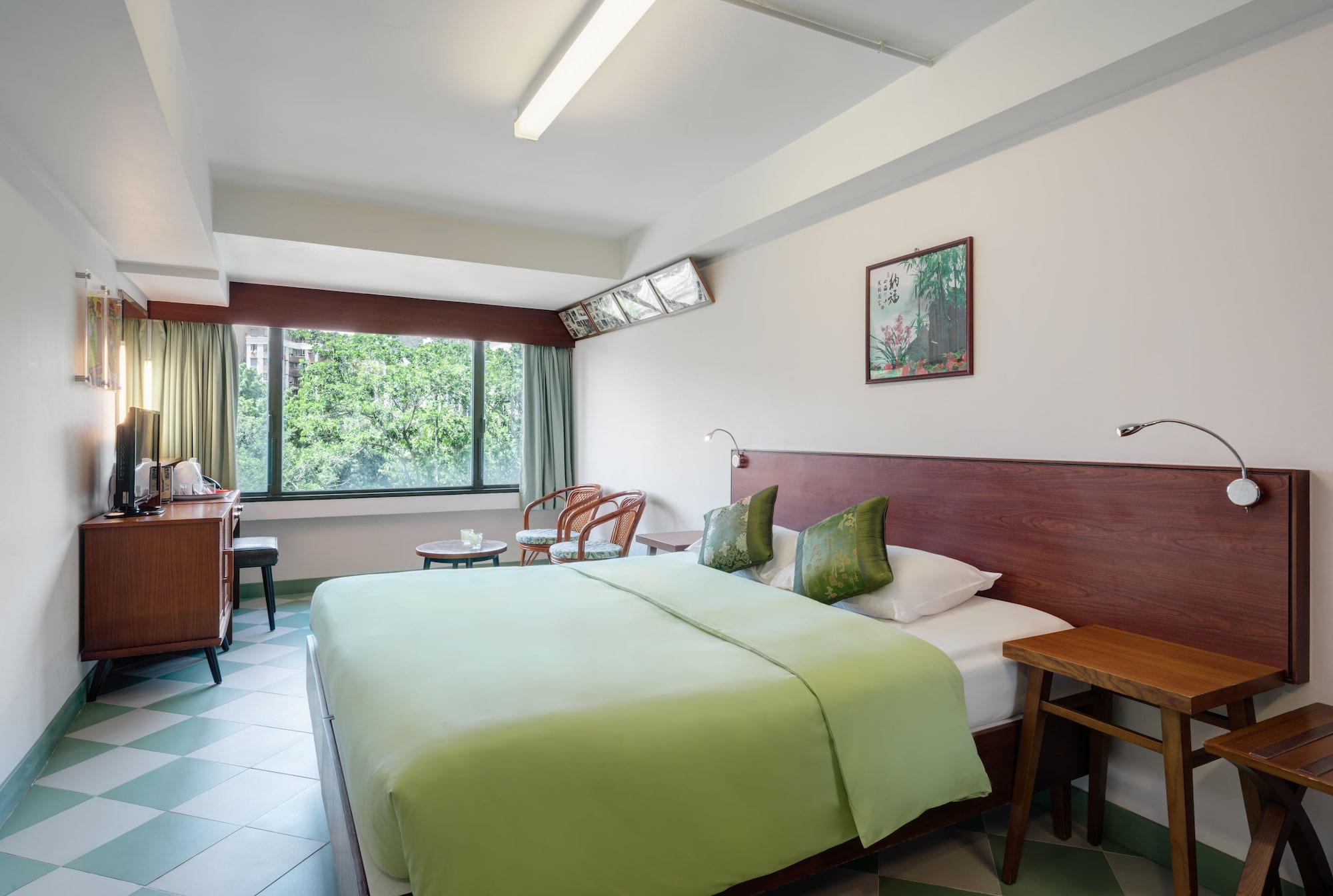 THEME, DOUBLE BED