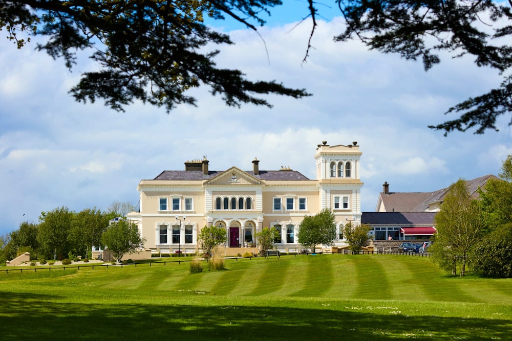 MANOR HOUSE COUNTRY HOTEL 52/56