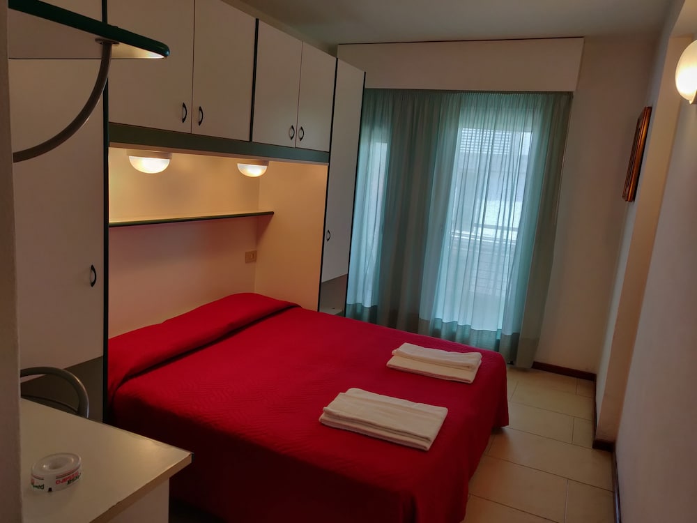 HOTEL AMBRA 24/50