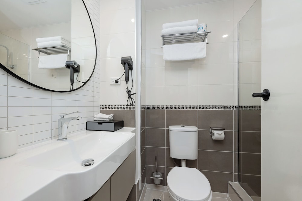 Madison Plaza Townsville 64/64