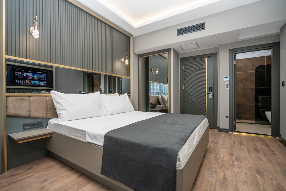 216 Ruby Suite 10/43