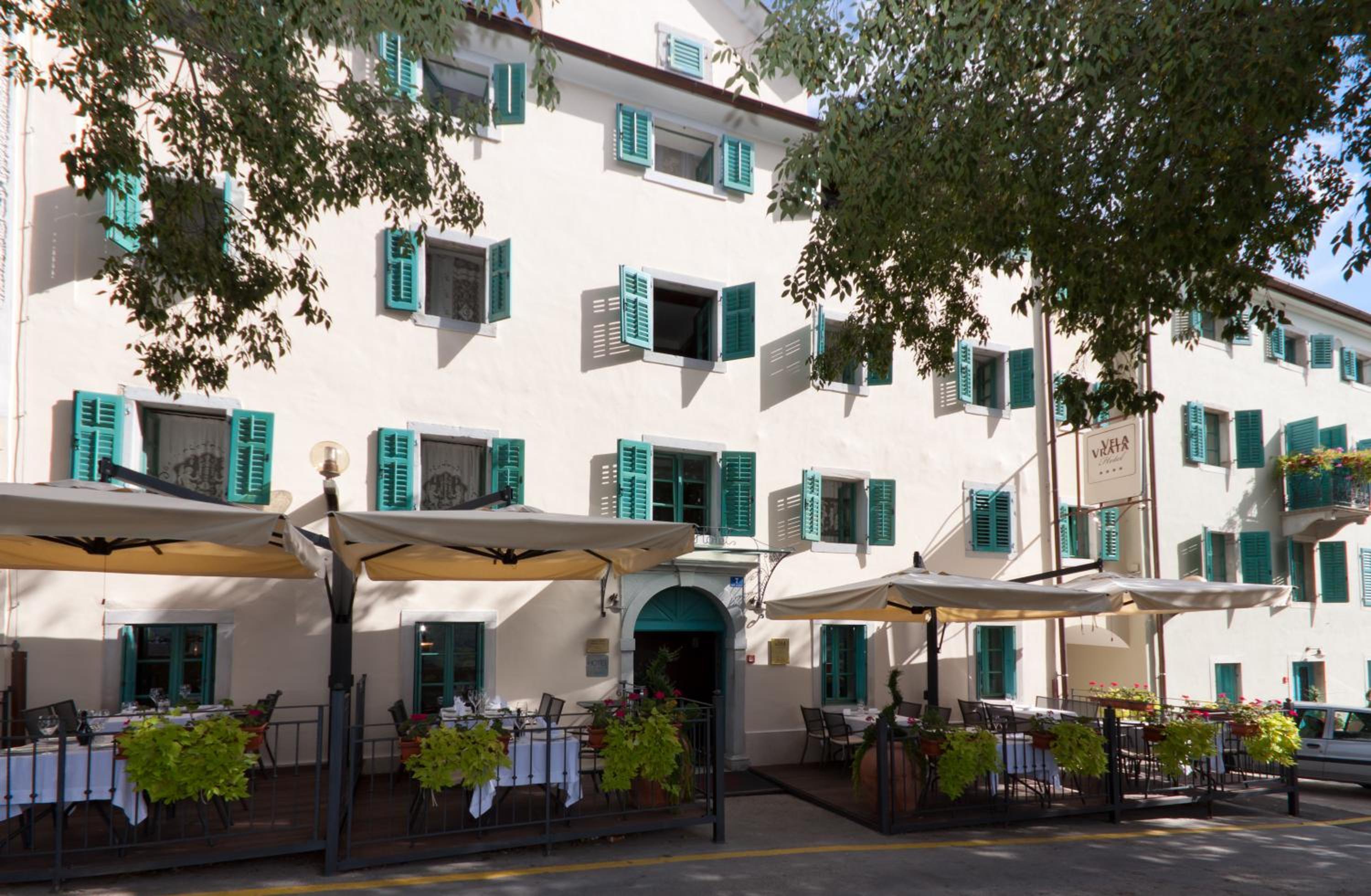 VELA VRATA HOTEL 5/50