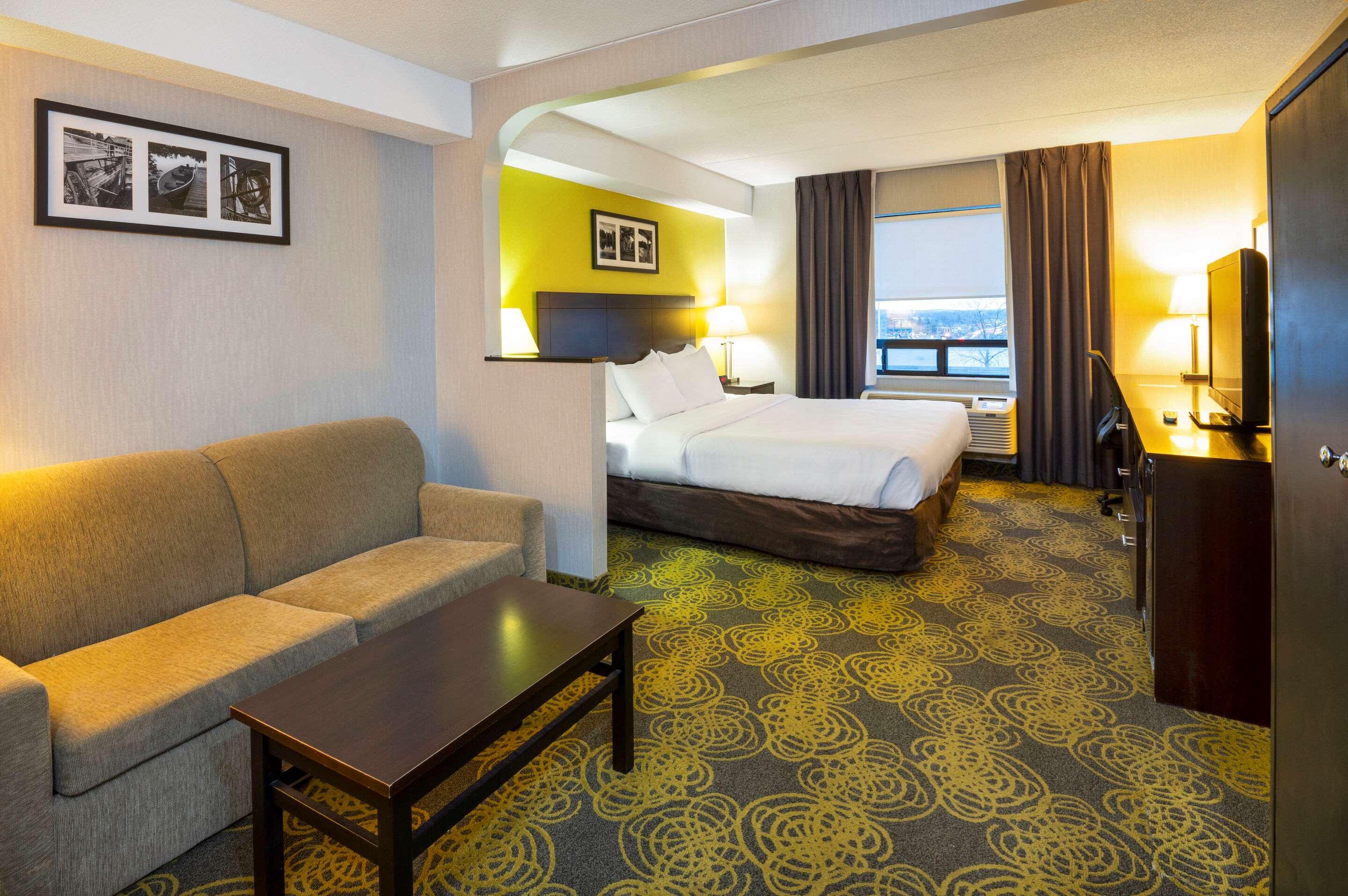 Upgrade, Suite, King Bed