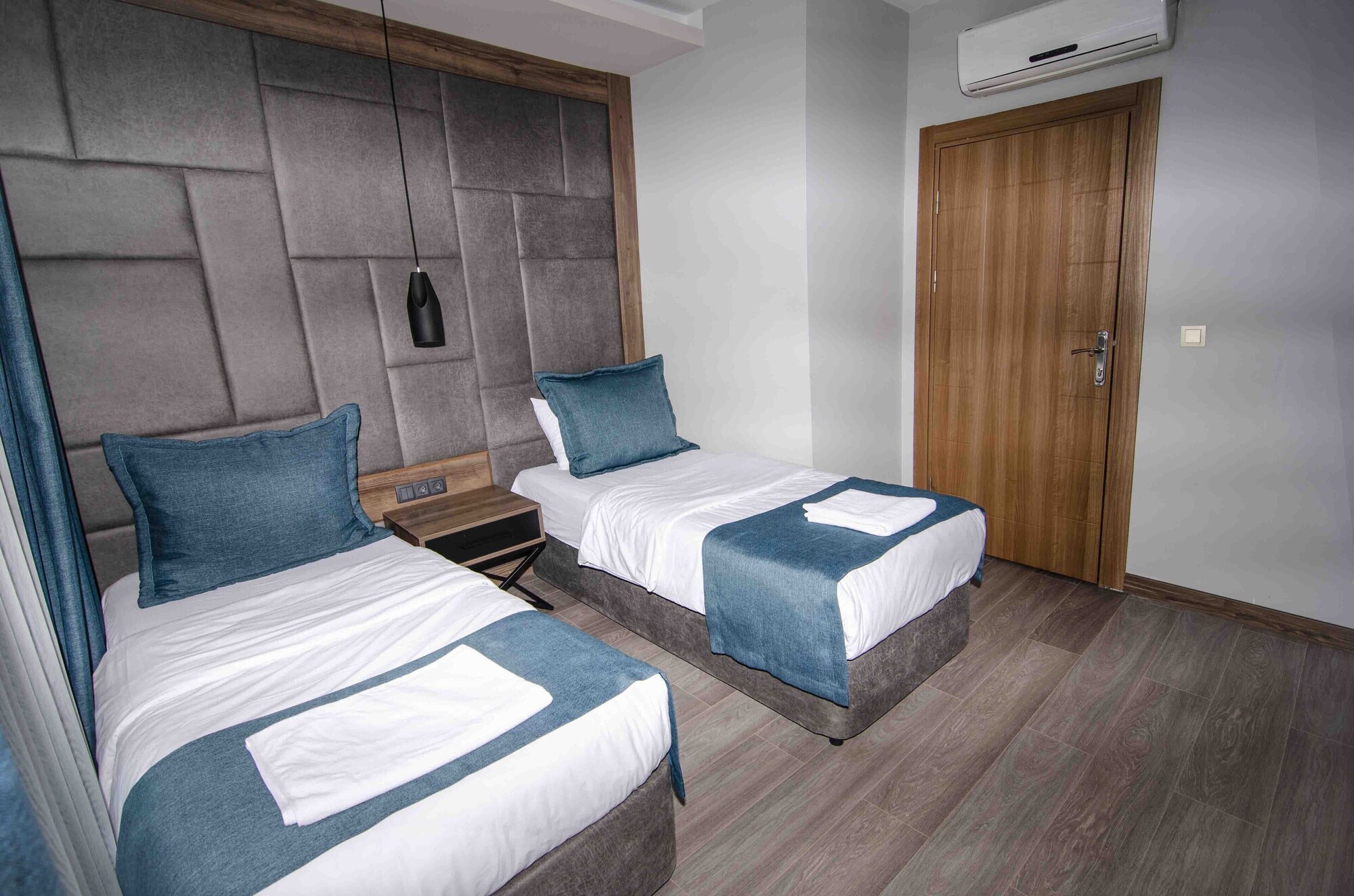 family suite, multiple beds, kitchenette