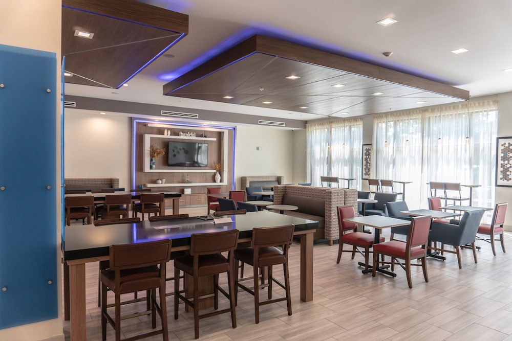 Holiday Inn Express & Suites Birmingham - Homewood 27/33