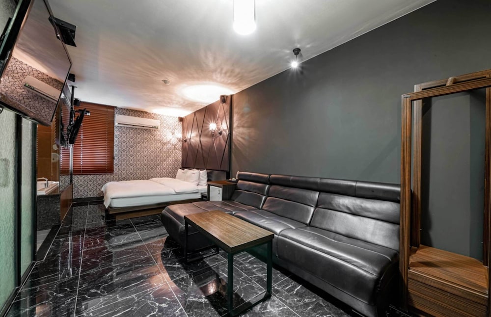 Gary Cooper Hotel 21/27