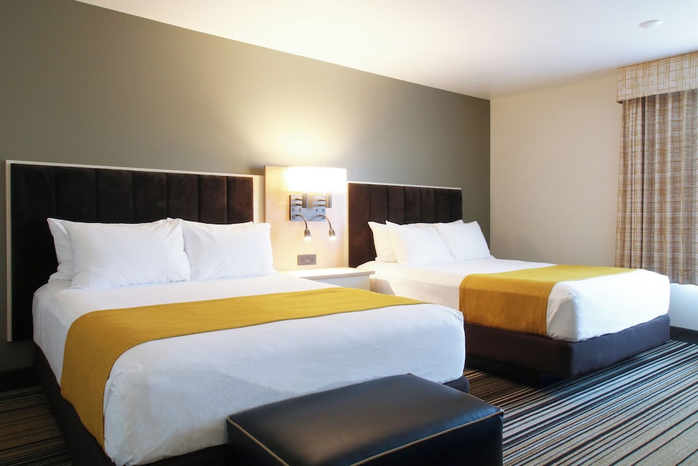 Deluxe, Suite, 2 Queen Beds, Riverside