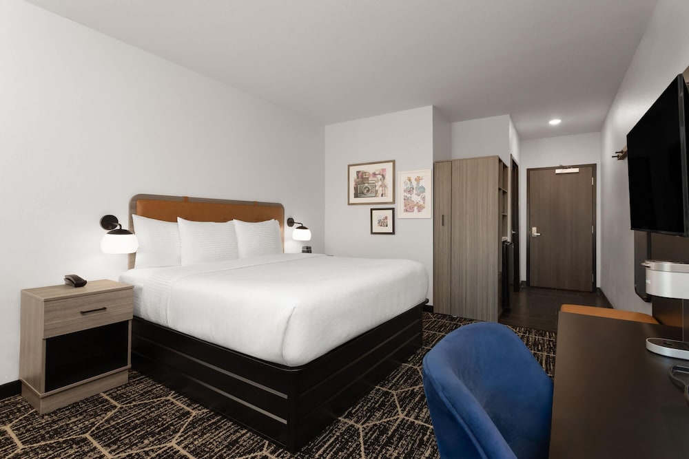 La Quinta Inn & Suites by Wyndham Olive Branch 24/46