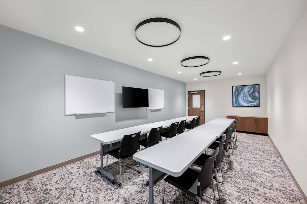 Everhome Suites Portsmouth - Newington 36/46