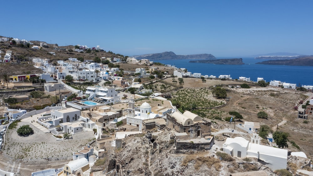 Thira S Dolphin Hotel 50/72
