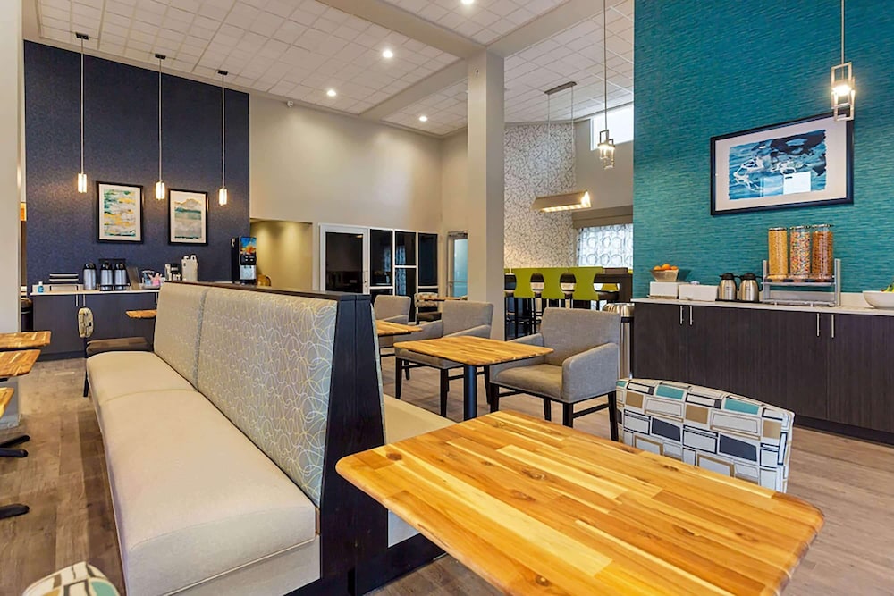 Days Inn & Suites by Wyndham Bowling Green 33/46