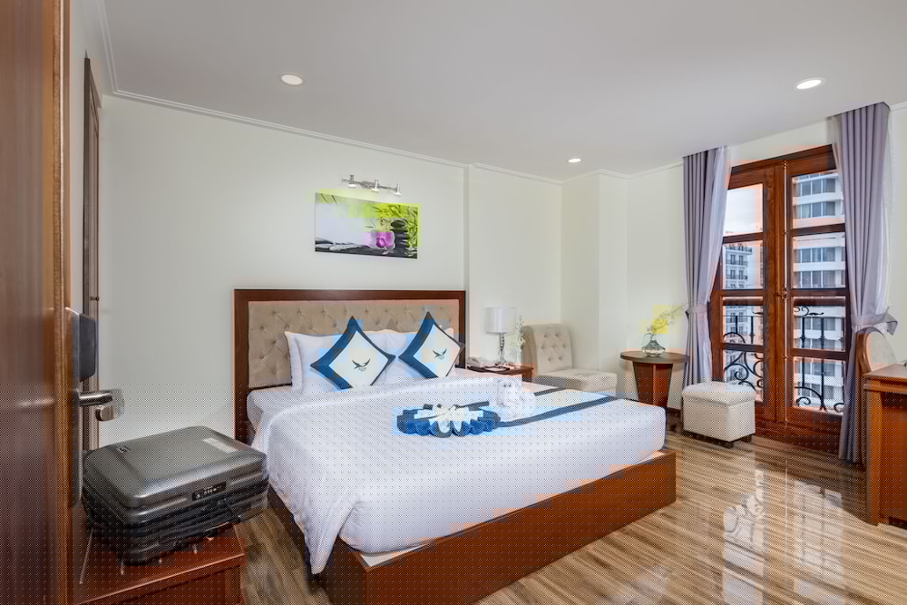 Apus Hotel 13/77