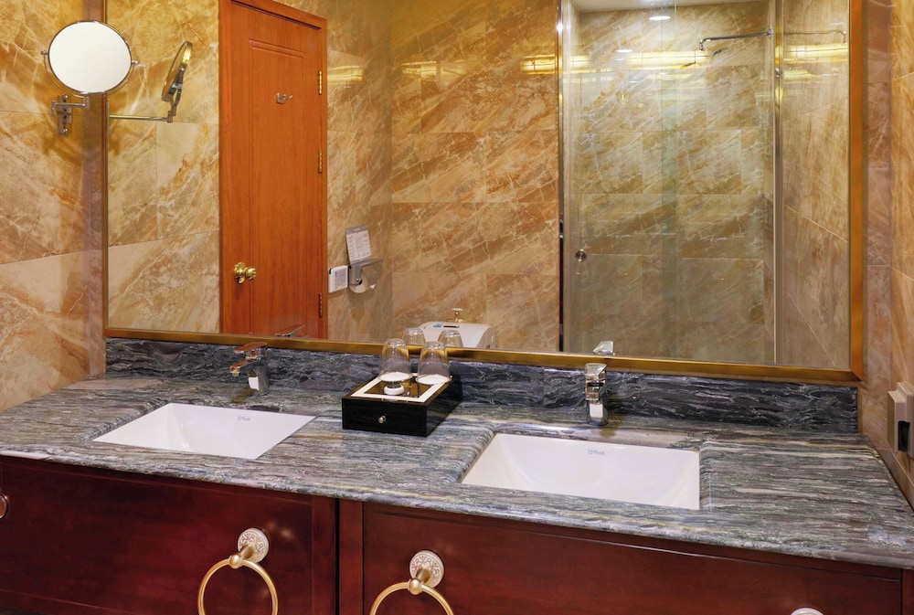 Goldone Hotel And Suites 71/72