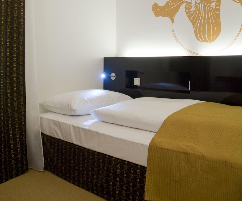 DELUXE, SINGLE, SINGLE BED