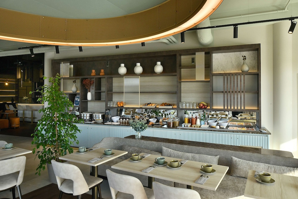 Golden Tulip Reims 38/50