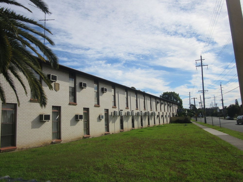 EL TORO MOTOR INN 2/56