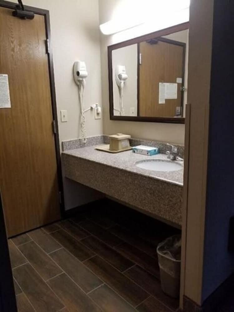 Super 8 by Wyndham Hanover 42/43