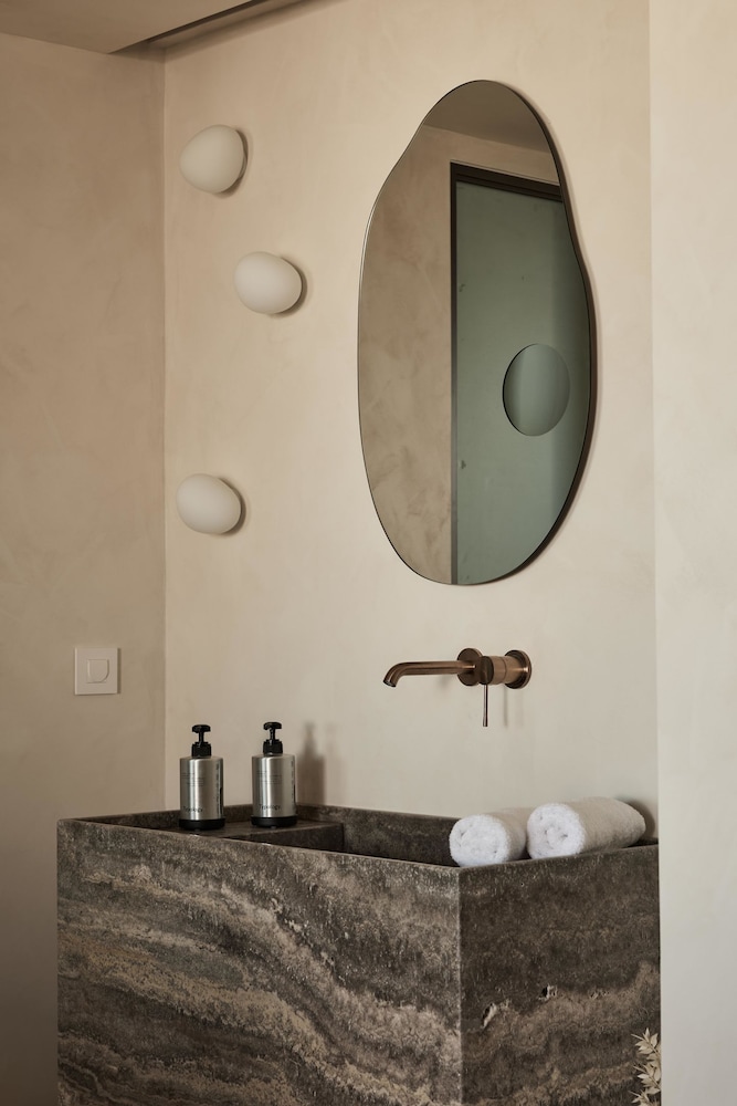 Uzenie All Suites Boutique Resort 11/69