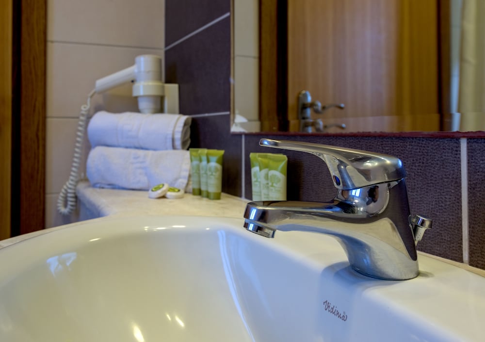 Manousos City Hotel 49/50