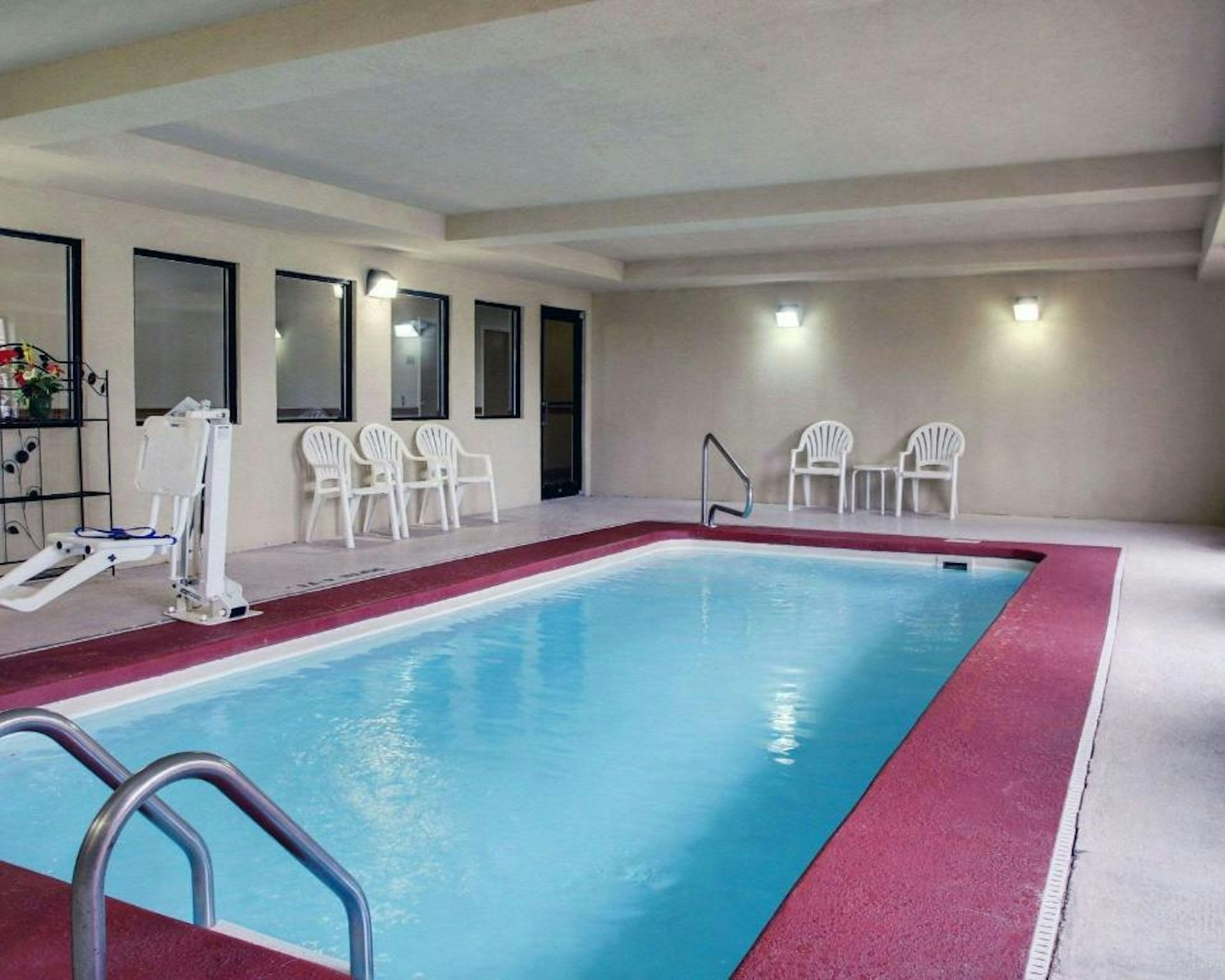Columbia Inn And Suites 6/10