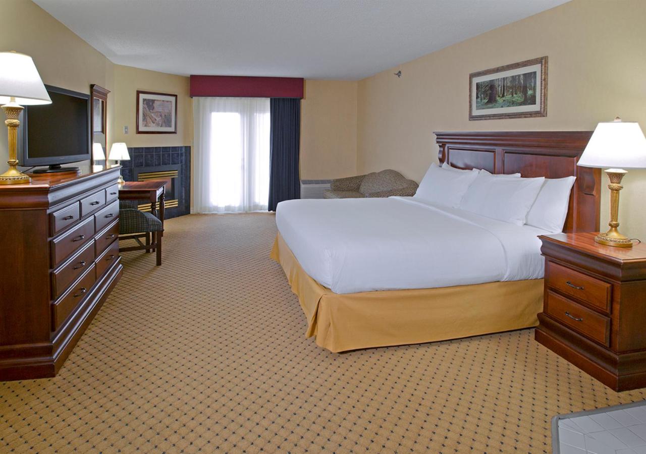 PREMIER, KING BED, SOFA, JETTED TUB