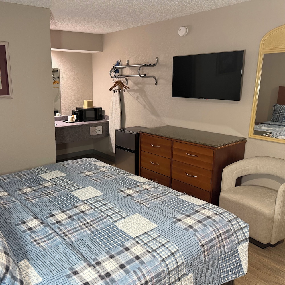 Colonial Inn 36/47