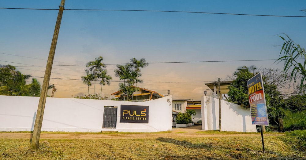 River Side Hotel Katunayake 40/42