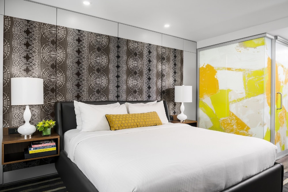 STUDIO, KING BED