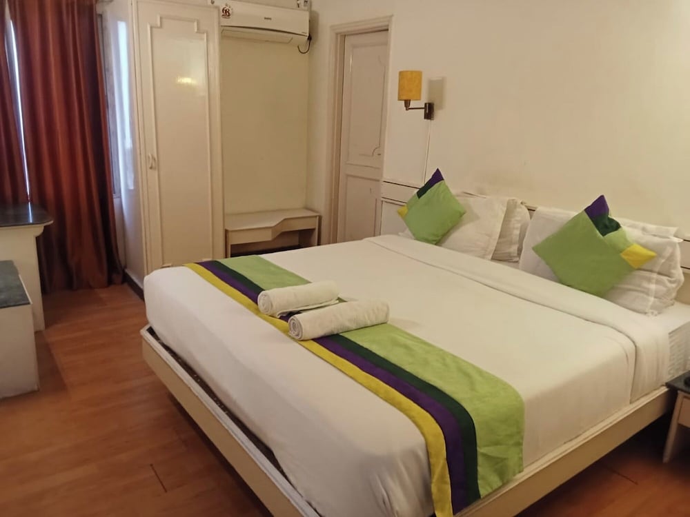 Hotel Crown Ahmedabad 12/43
