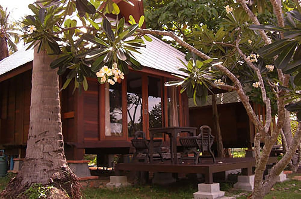 Koh Ngai Thanya Beach Resort 56/65