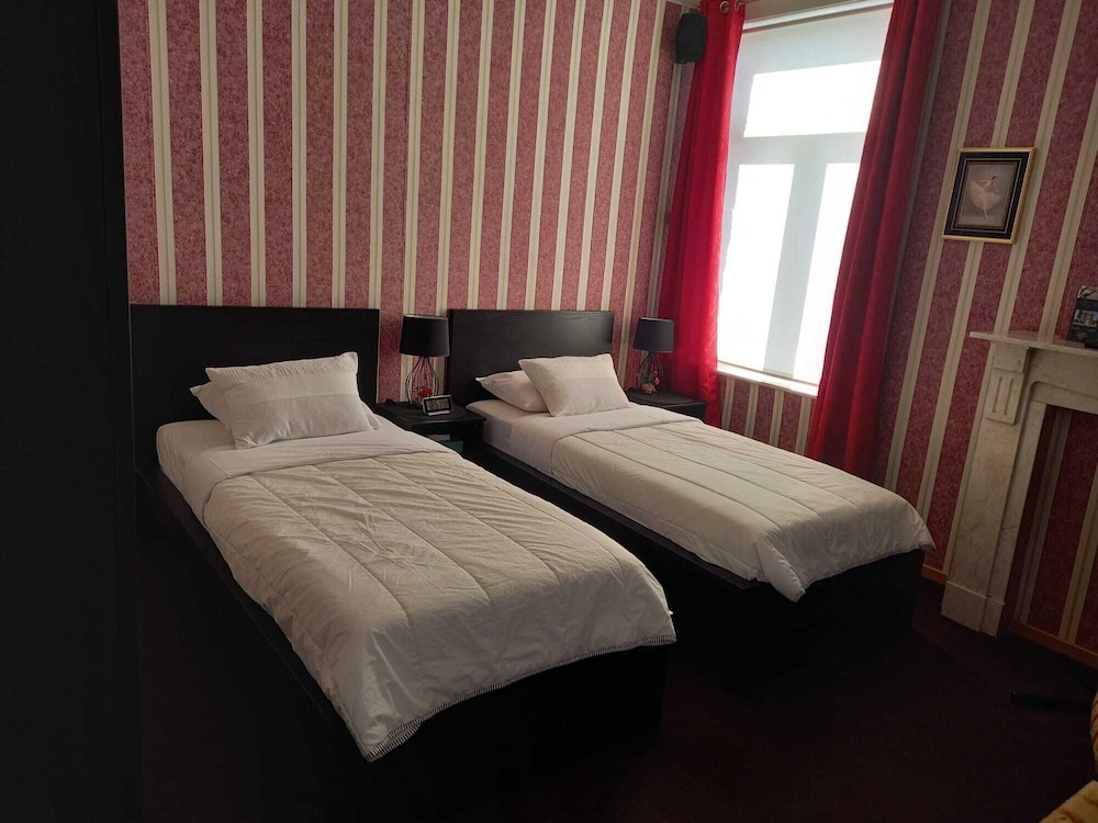 Room, Twin Beds