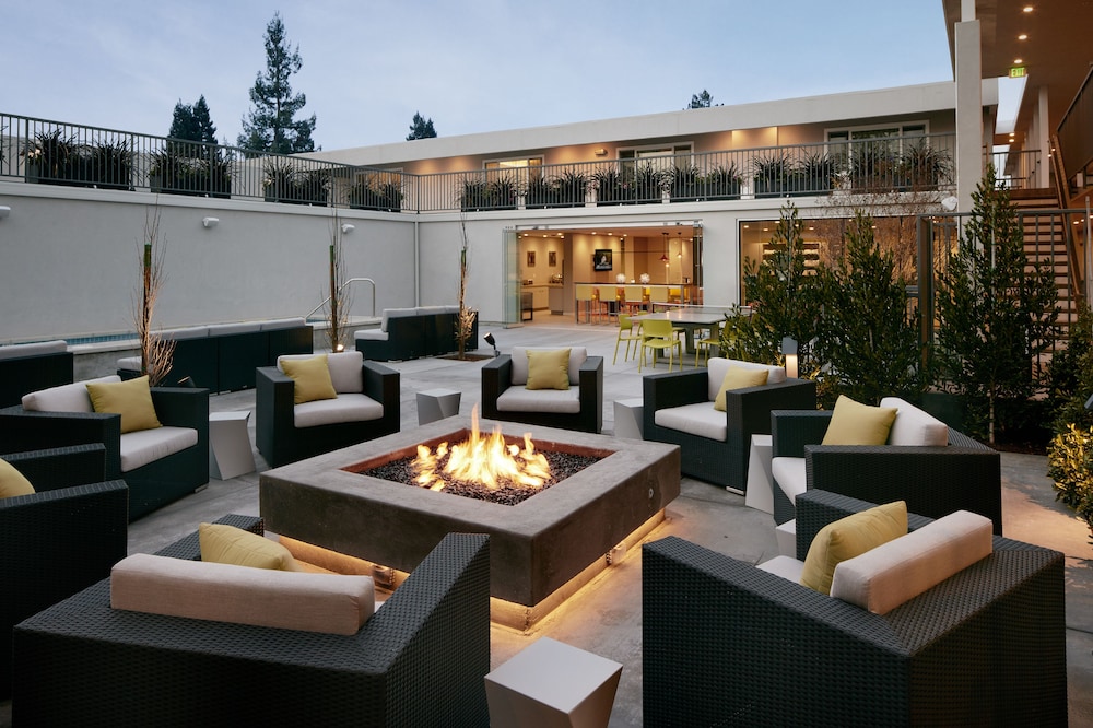 Hotel Lucent 54/64