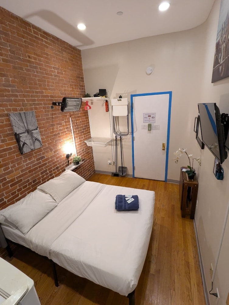 Studios in New York 25/50