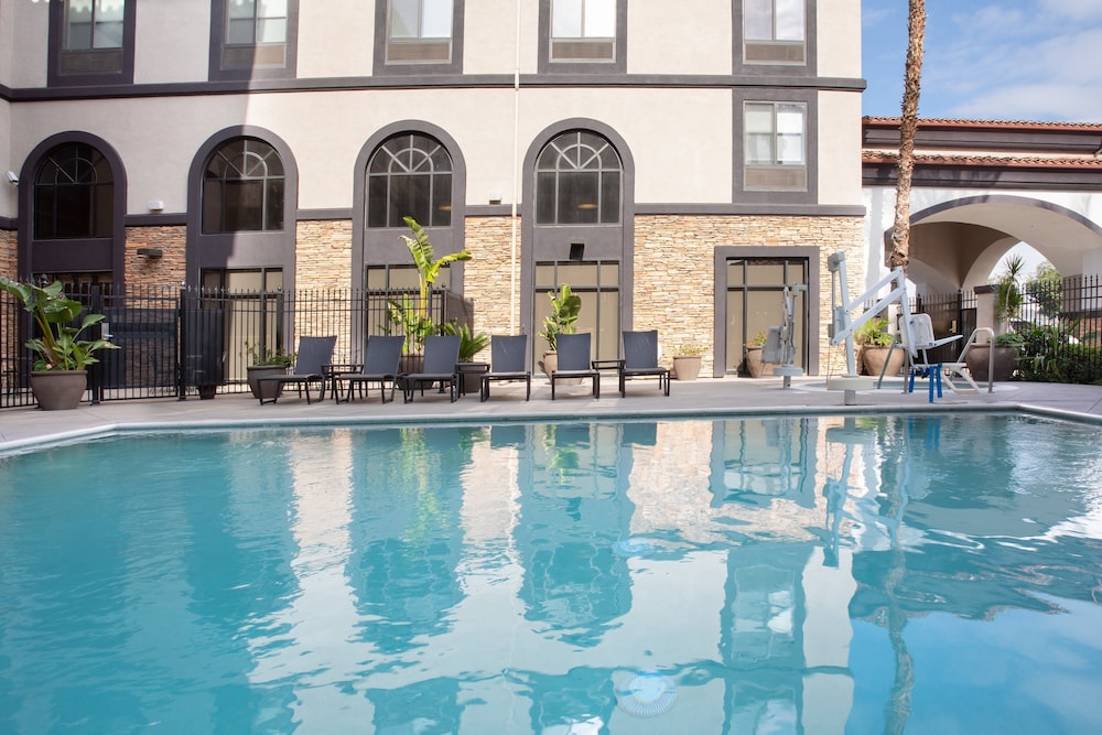 Holiday Inn Express Hotel And Suites Ontario Airport 3/50