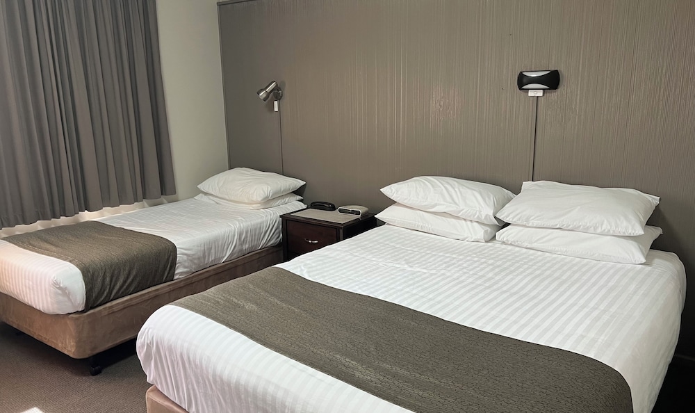 غرفة قياسية ثلاثية بسرير كوين وسرير فردي، Argosy Motor Inn 3/4