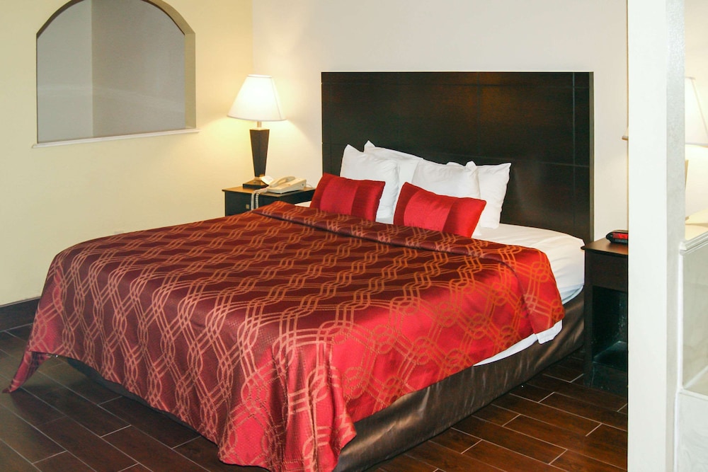 EFFICIENCY, BUSINESS, KING BED, SOFA, SMOKING, ACCESSIBLE