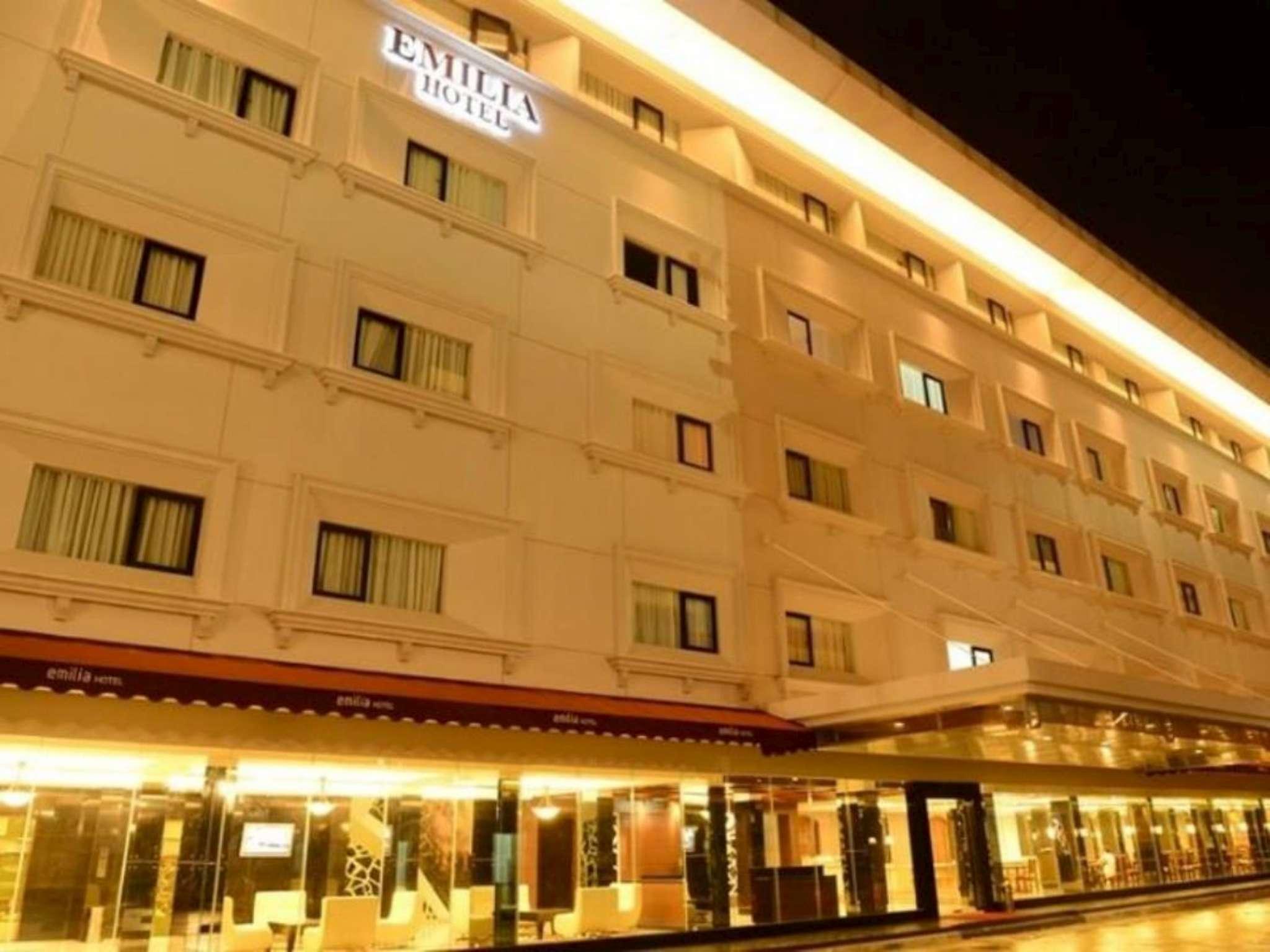 GRAND, SUITE