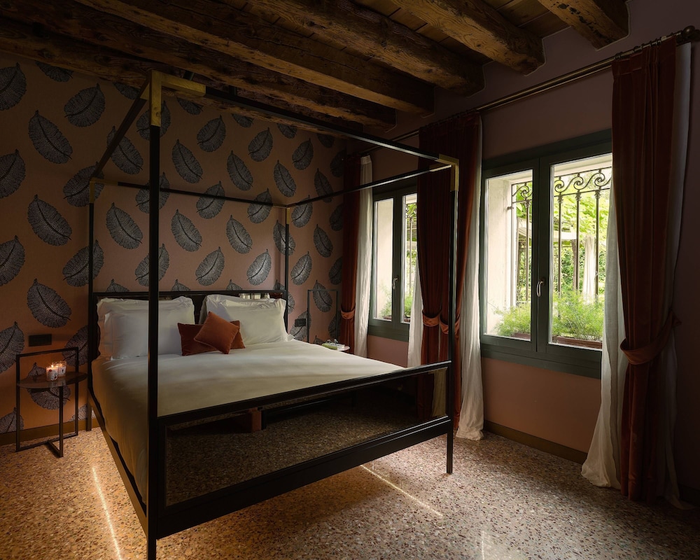 GRAND, SUITE, GARDEN VIEW