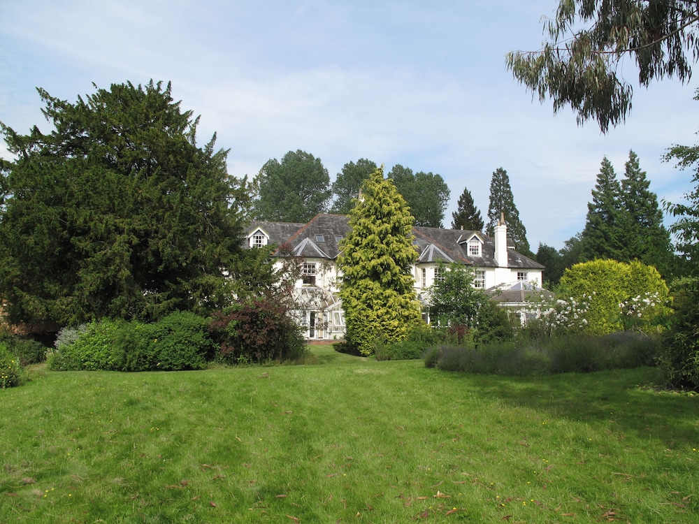 Woodlands Lodge Hotel 38/48
