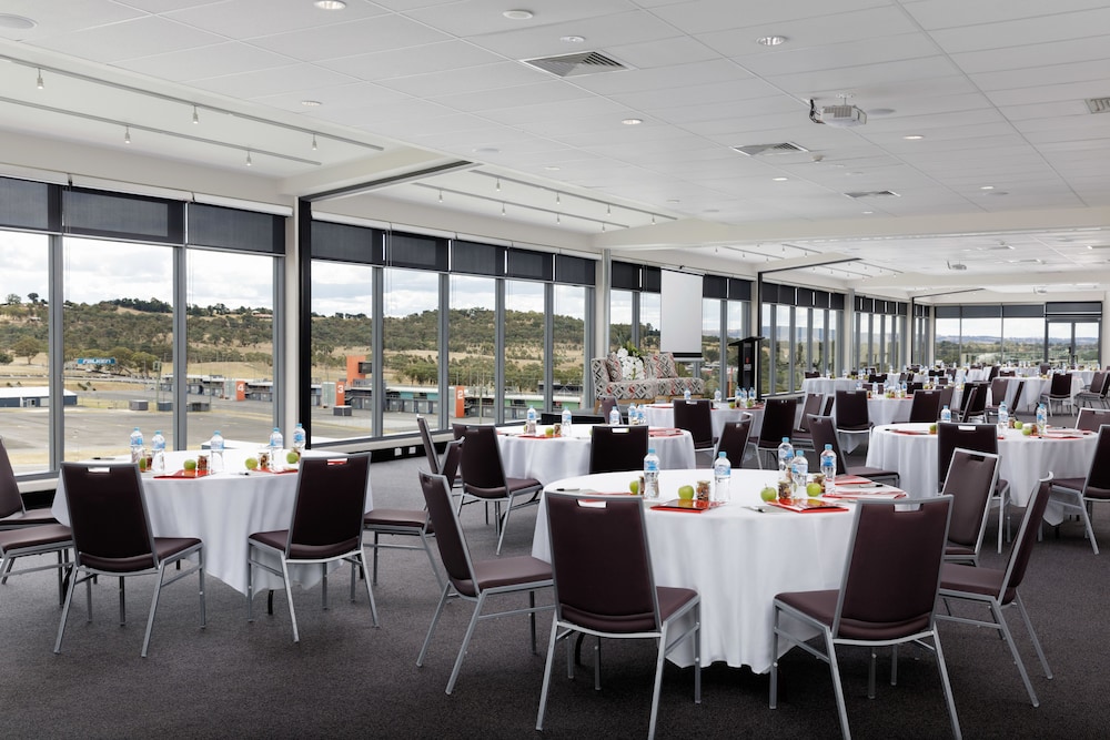 Rydges Mount Panorama Bathurst 56/66