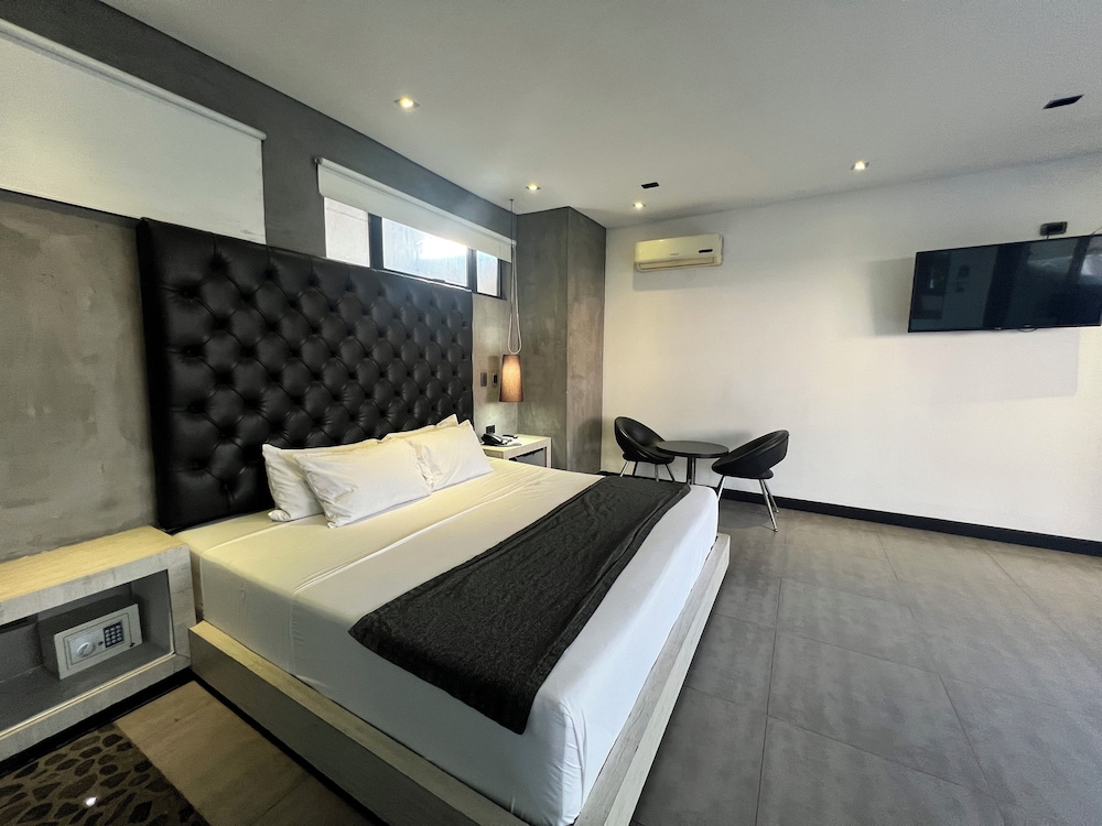 DELUXE, DOUBLE BED, HOT TUB