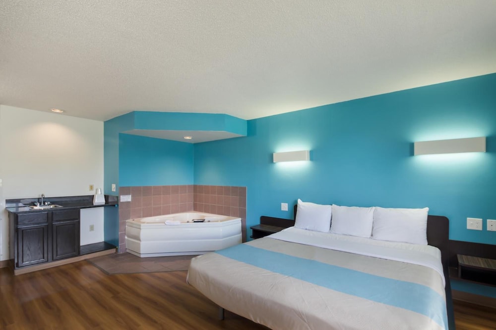 Motel6 Rothschild 9/37