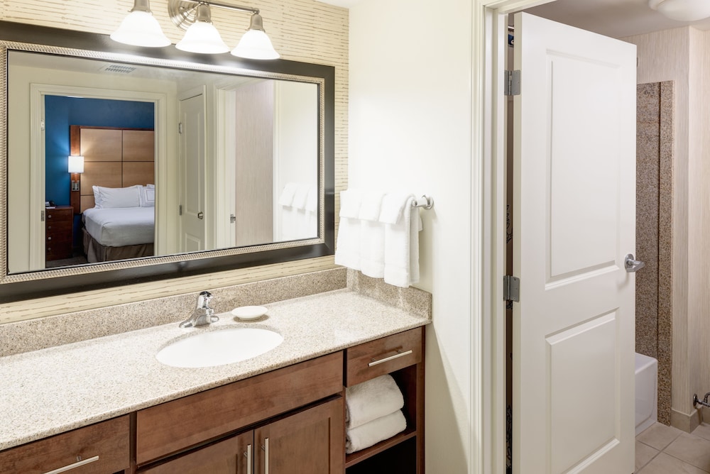 1 Bedroom, Suite, King Bed, Sofa, Accessible