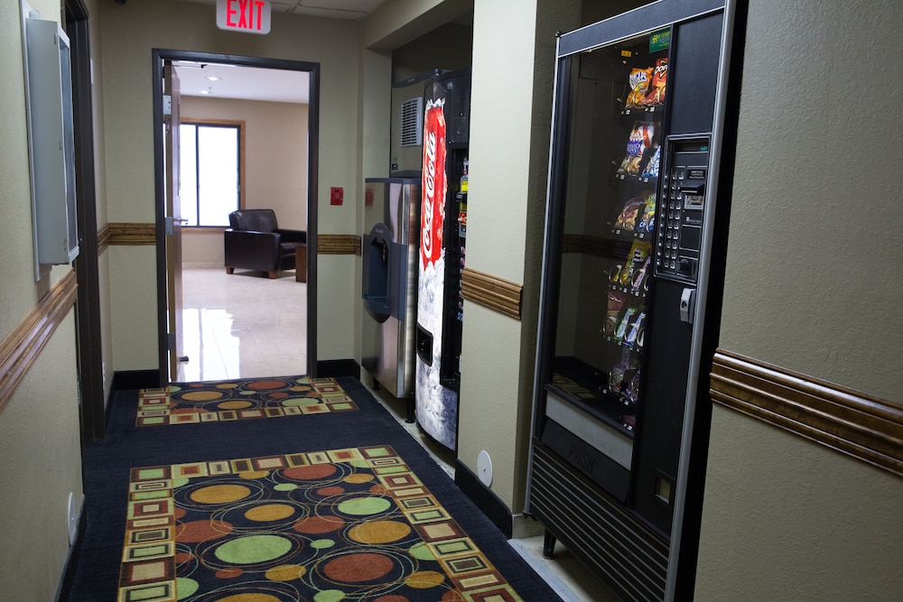 Econo Lodge Canton North 13/15